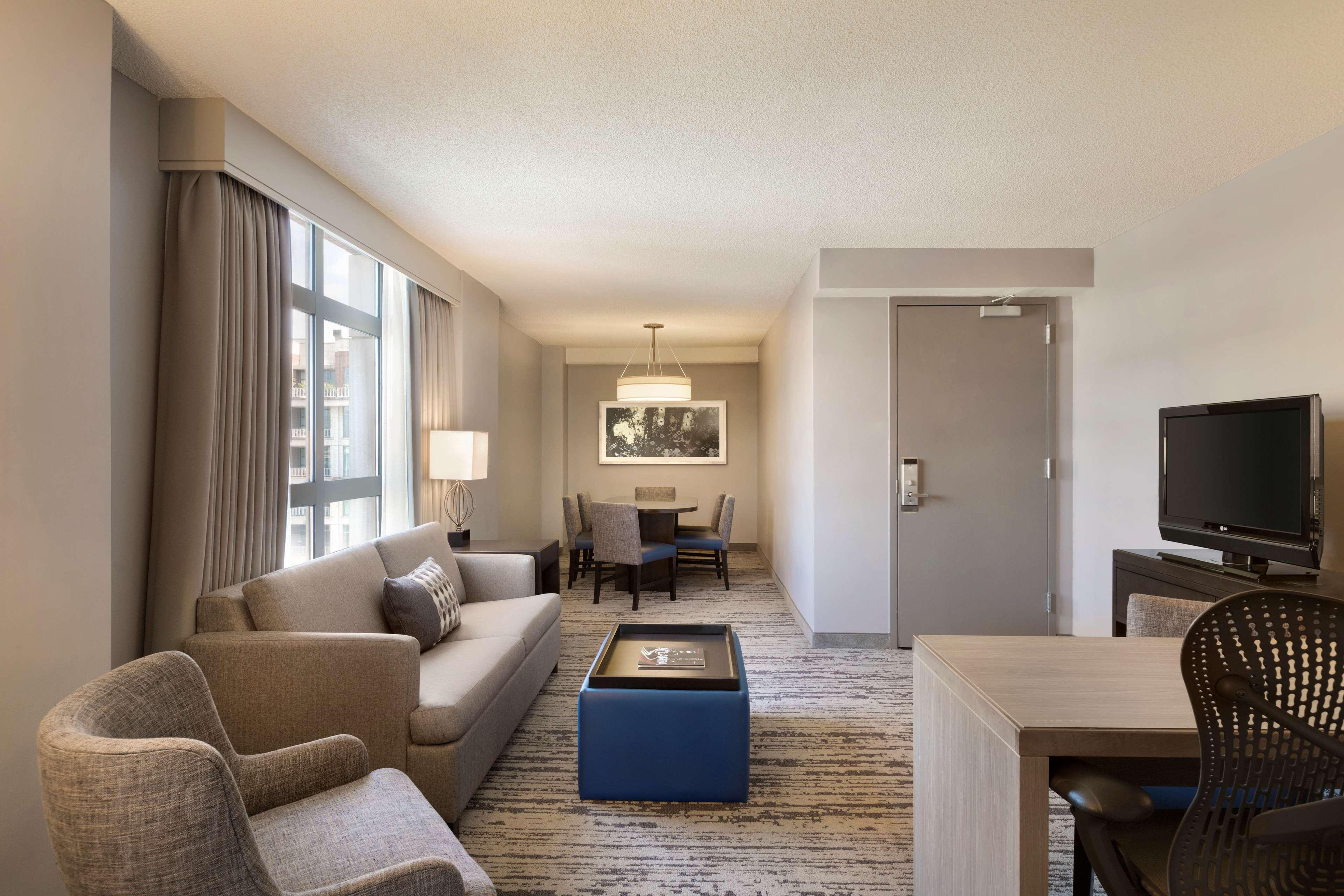 Embassy Suites By Hilton Atlanta At Centennial Olympic Park Exterior photo