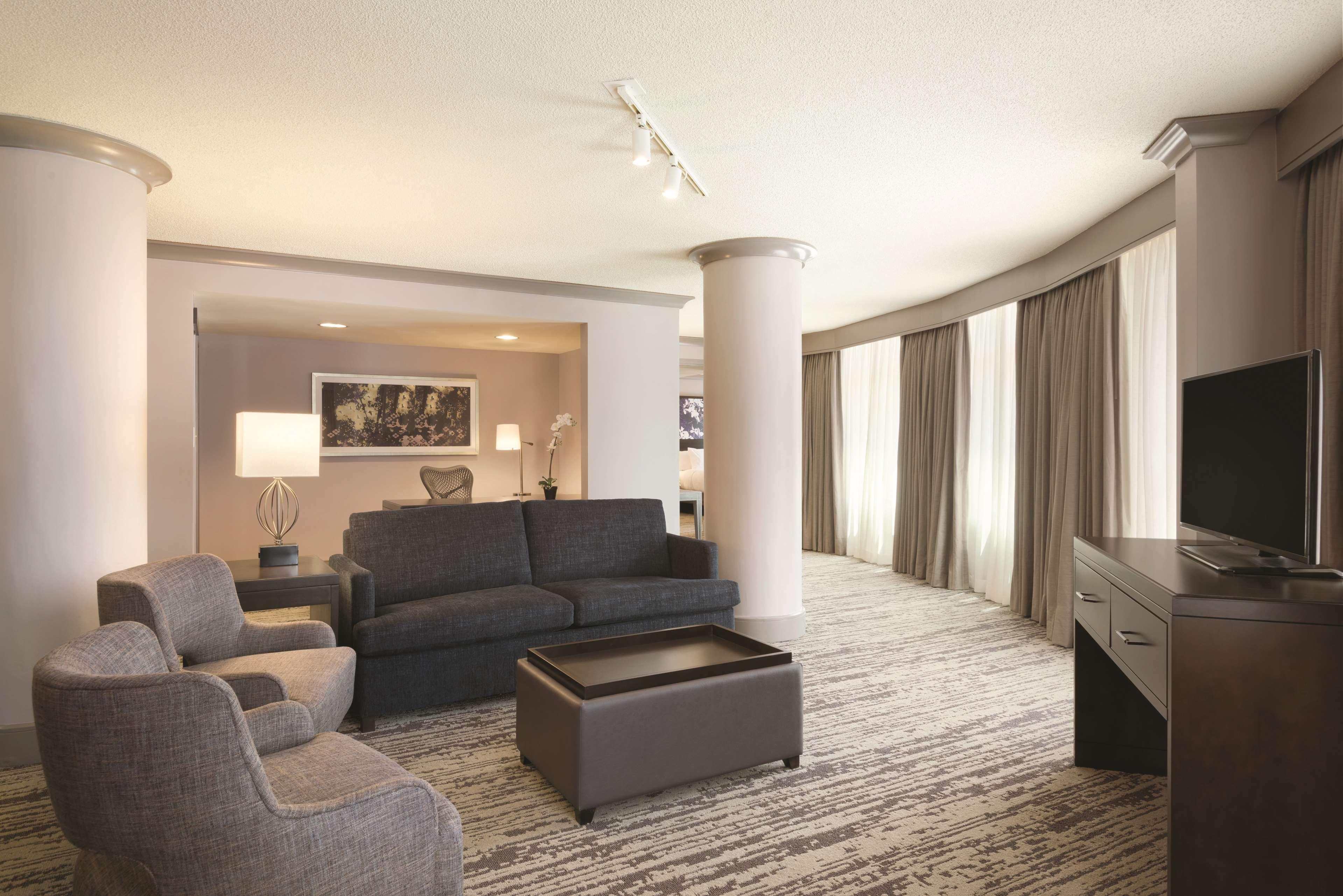 Embassy Suites By Hilton Atlanta At Centennial Olympic Park Exterior photo