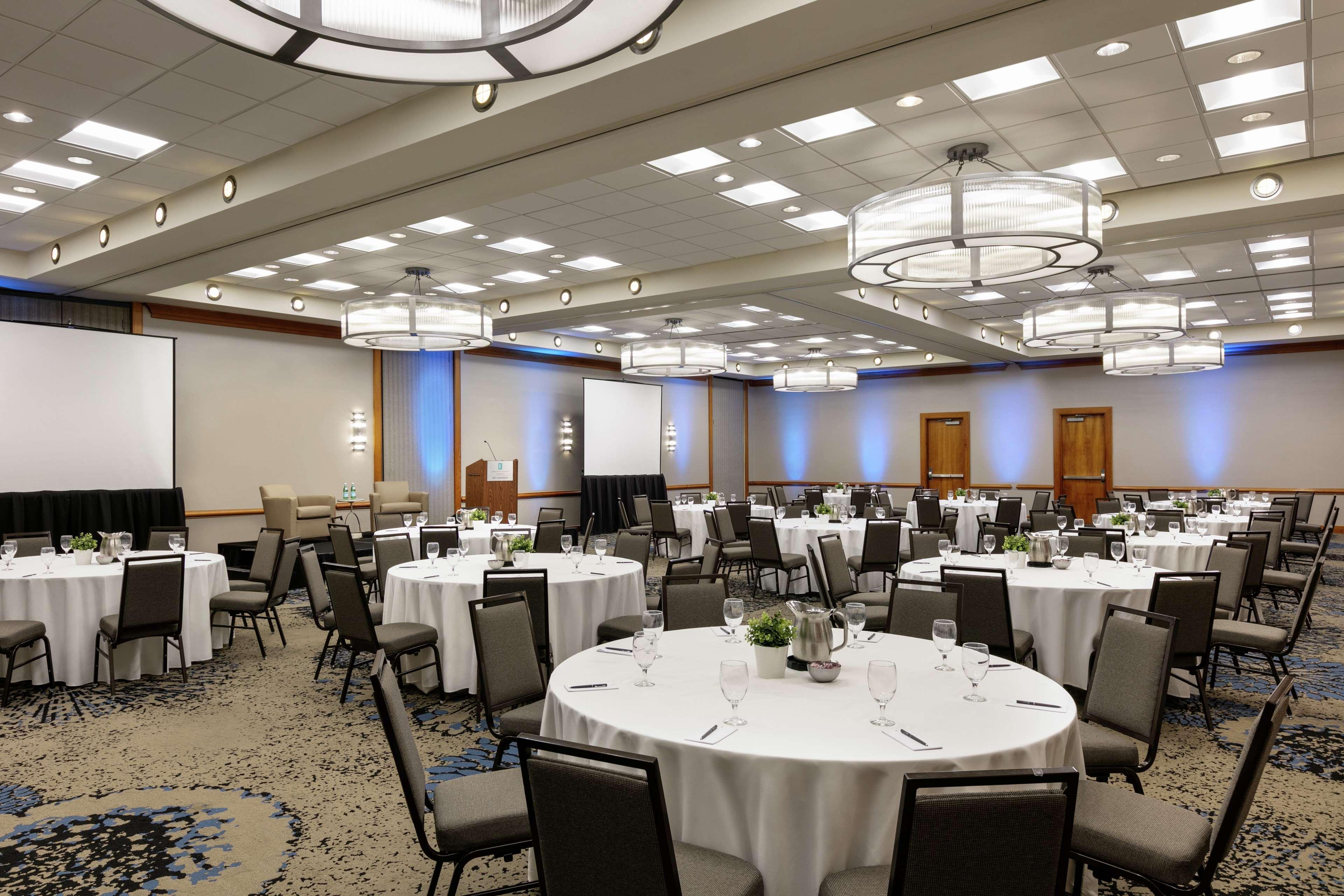 Embassy Suites By Hilton Atlanta At Centennial Olympic Park Exterior photo