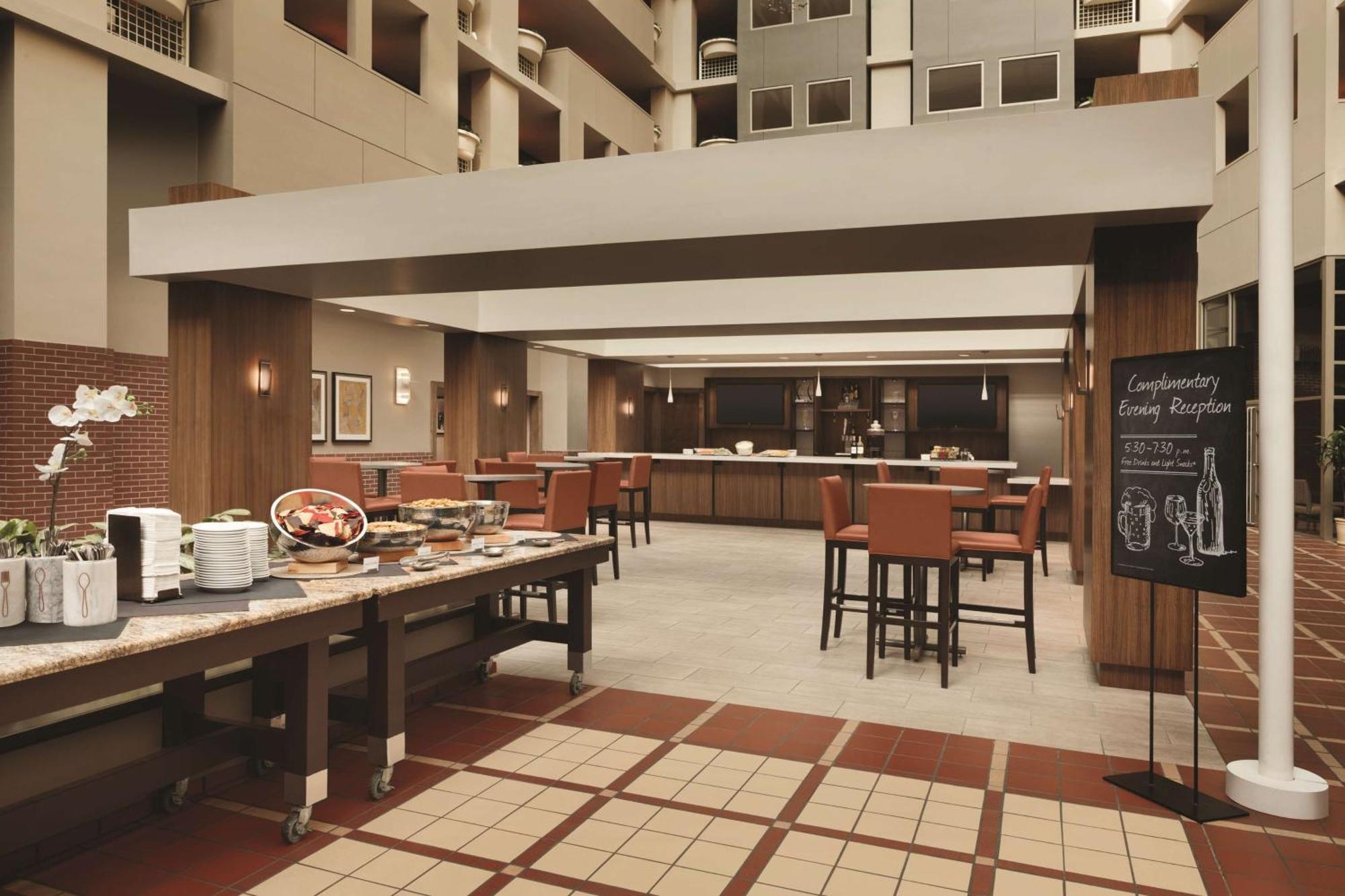 Embassy Suites By Hilton Atlanta At Centennial Olympic Park Exterior photo