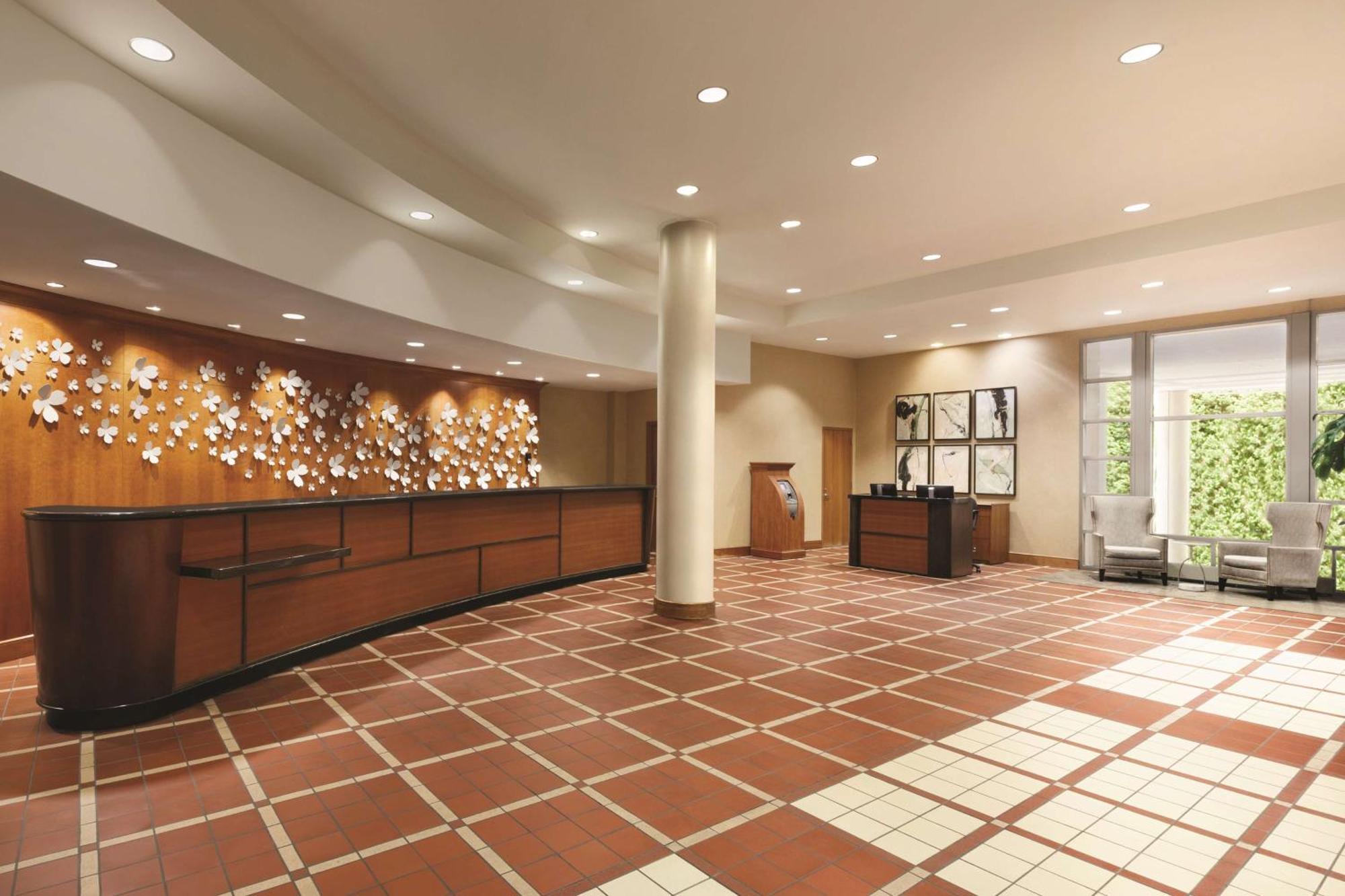 Embassy Suites By Hilton Atlanta At Centennial Olympic Park Exterior photo